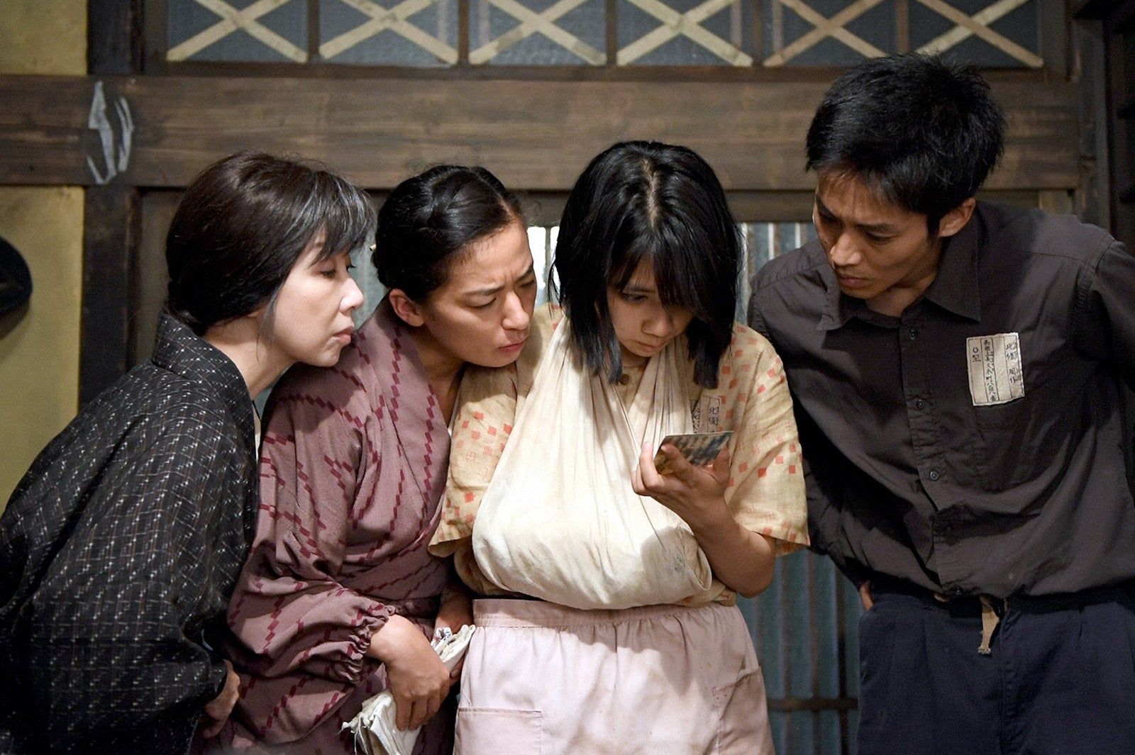 伊藤蘭、尾野真千子、松本穂香、松坂桃李／「この世界の片隅に」第8話より（C）TBS