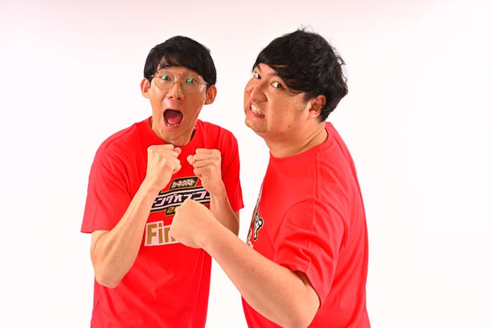 ロングコートダディ(左から)堂前透、兎(C)TBS