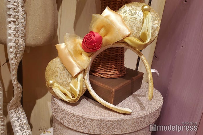 ベルのカチューシャ/ニューファンタジーランド「ビレッジショップス」の新グッズ (C)モデルプレス (C)Disney