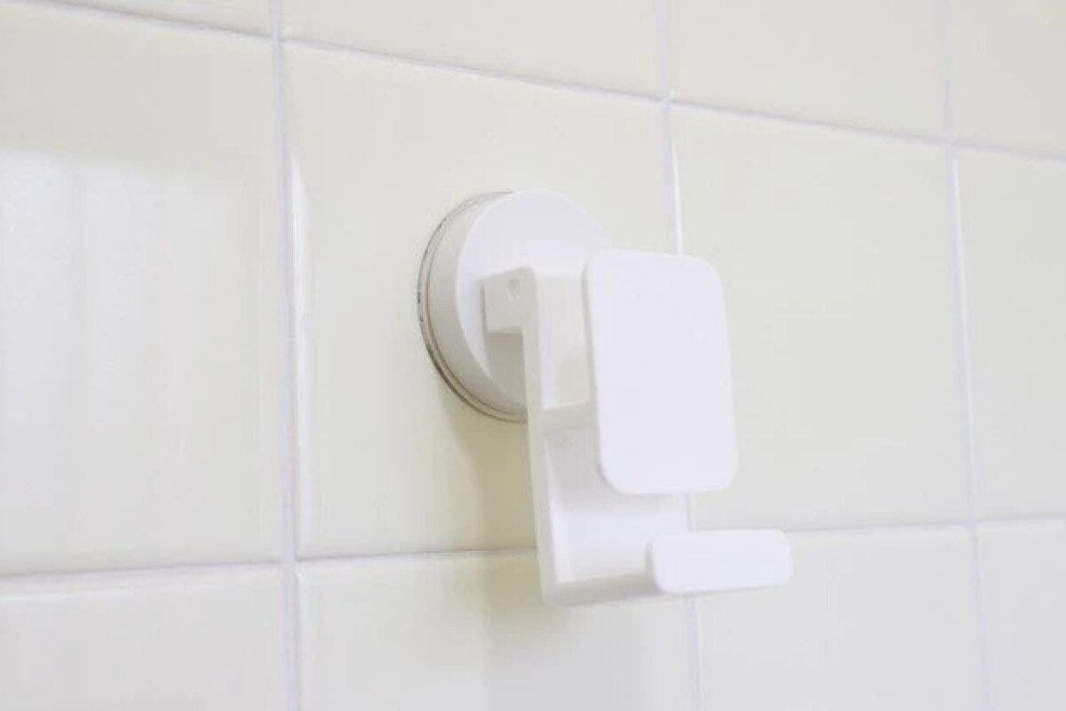 ダイソー　洗面器ホルダー（レバー式吸盤）