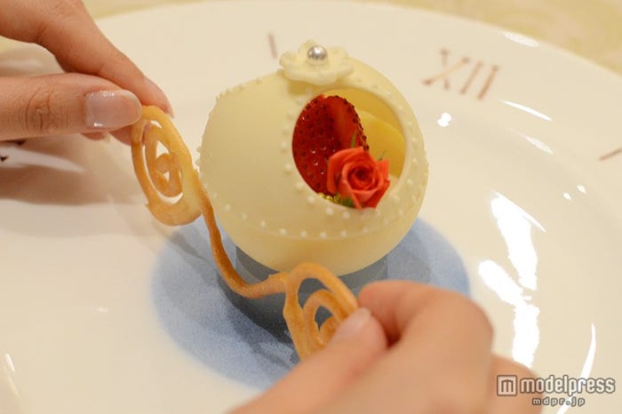 デザートをデコレーション