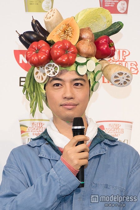 斎藤工“野菜まみれ”の斬新姿「今後はこれで活動しようかな?」【モデルプレス】