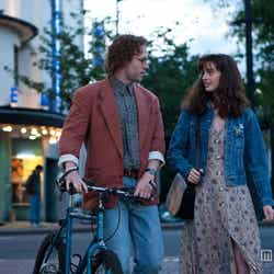 1994年7月15日のエマ(アン・ハサウェイ)/映画「ワン・デイ23年のラブストーリー」/(C)2011 Focus Features LLC. All Rights Reserved.