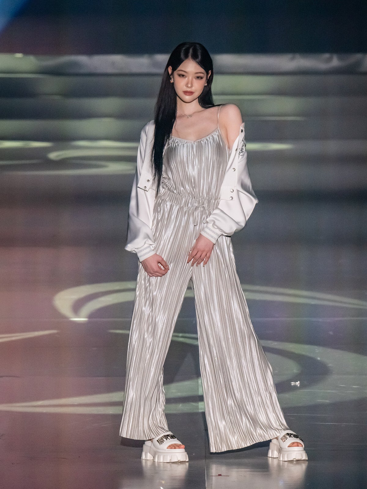 “異例の24人組”tripleSリン、初ランウェイで堂々ウォーキング 抜群プロポーション披露「夢のような時間でした！」【超十代2026】