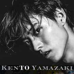 山崎賢人写真集「KENTO YAMAZAKI」（2019年4月24日発売） （C）KADOKAWA