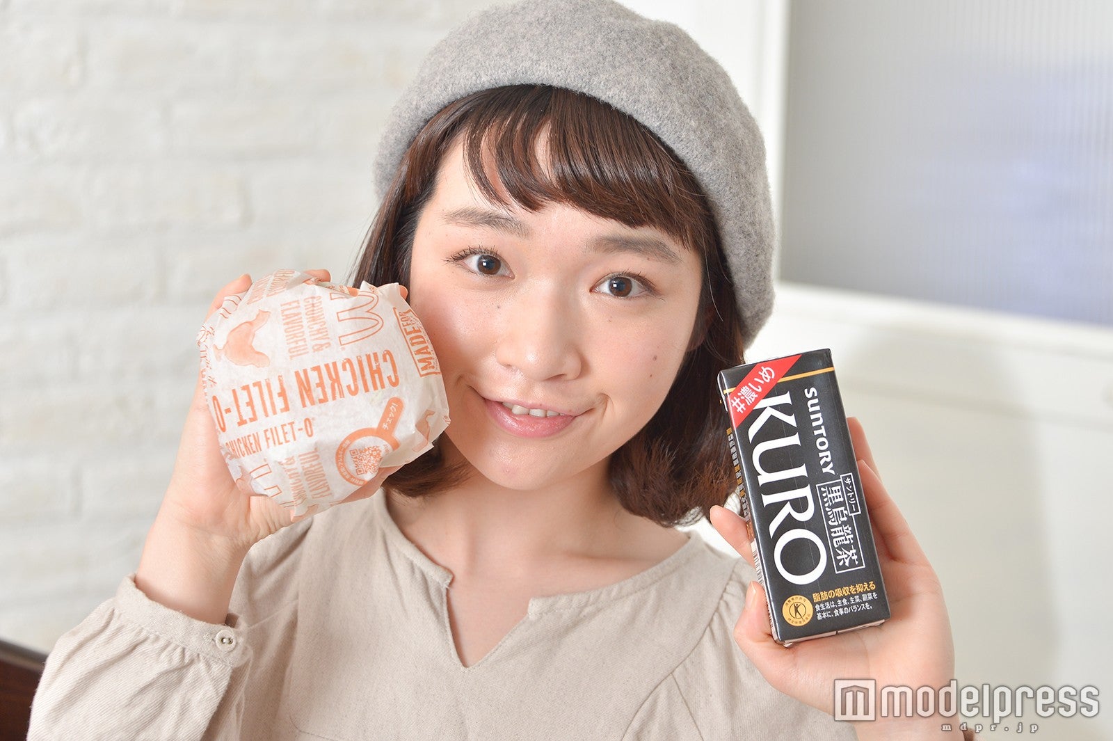 2人が選んだバーガーはこちら （C）モデルプレス