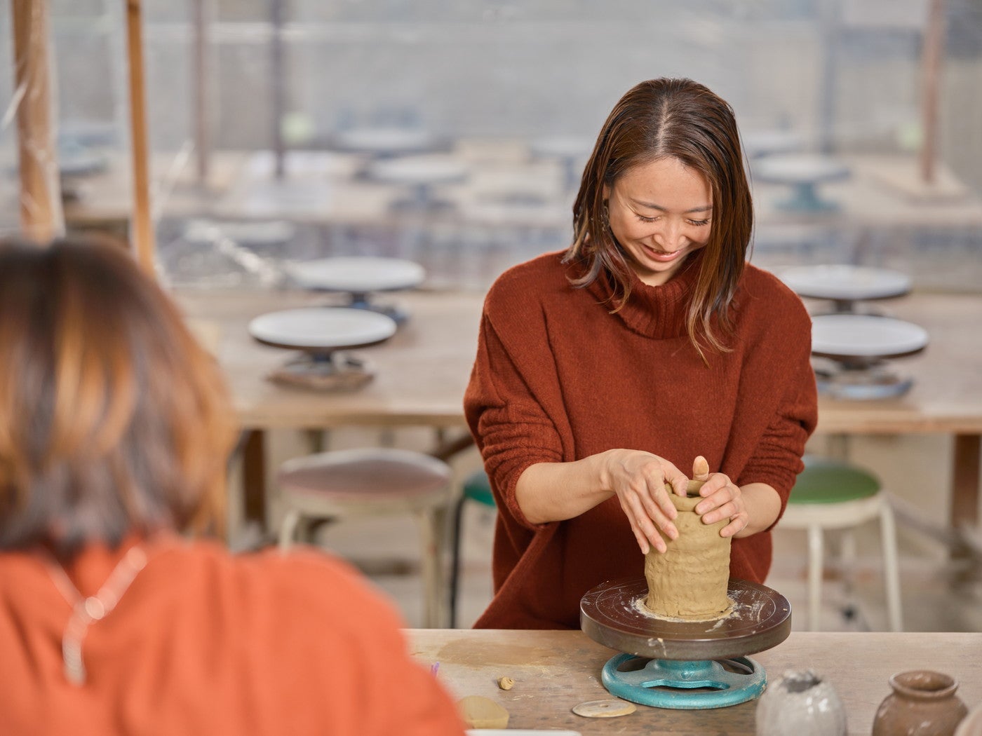 だんだんと形になっていく花瓶。手で作ることで味が出ます／提供画像