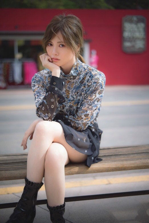 白石麻衣2ndソロ写真集『パスポート』(2月7日発売)/画像提供:講談社