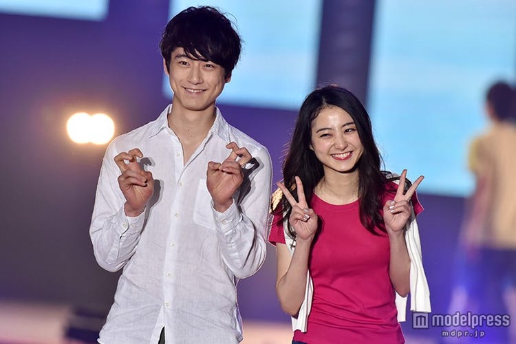 坂口健太郎 塩スマイル 弾ける Non No 高田里穂と胸キュン決めポーズ Girlsaward 15 S S モデルプレス 坂口健太郎 塩スマイル 弾ける Non No 高田里穂と胸キュン決めポーズ Girlsaward 15 S S モデルプレス