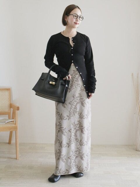 きれいめ柄スカートで上品フェミニン 2025秋冬女性モノトーンきれいめ柄スカートで上品フェミニン