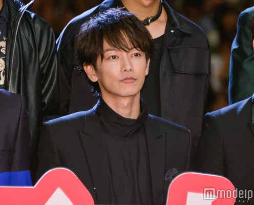 佐藤健、2センチ首縮む 綾野剛が助ける