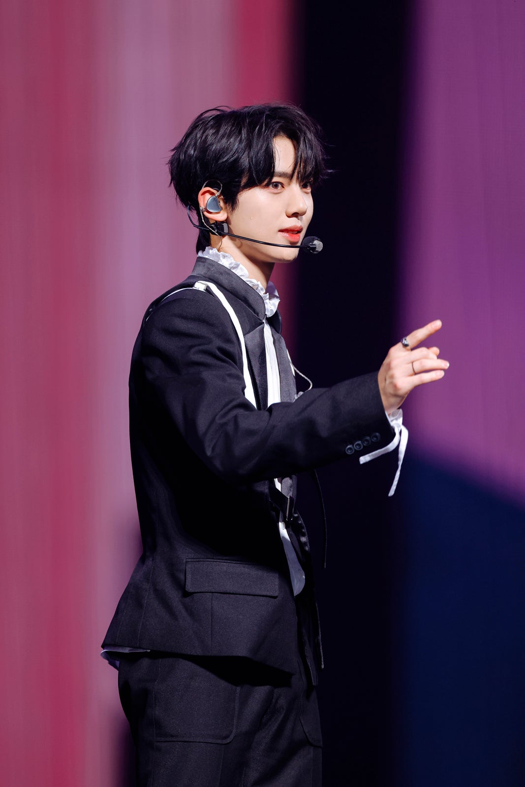 ハン・ユジン／上山陽介（C）WAKEONE／LAPONE Entertainment