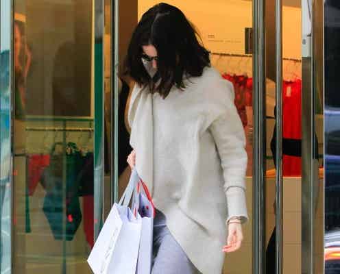 妊娠中のアン・ハサウェイ、下着を購入?