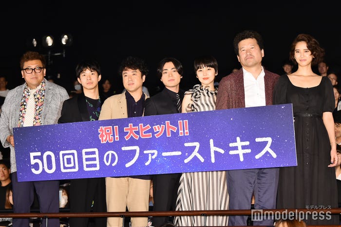 左から:福田雄一監督、太賀、ムロツヨシ、山田孝之、長澤まさみ、佐藤二朗、山崎紘菜 (C)モデルプレス