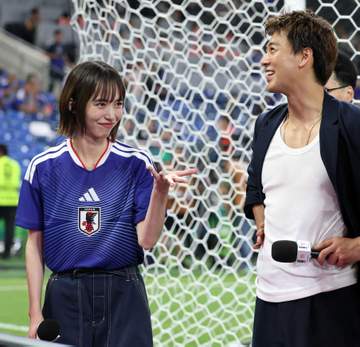 W杯竹内涼真の隣で注目の女優 驚異の9頭身でJ開幕戦に現る！「近くの席でサッカーどころではなかった」証言も