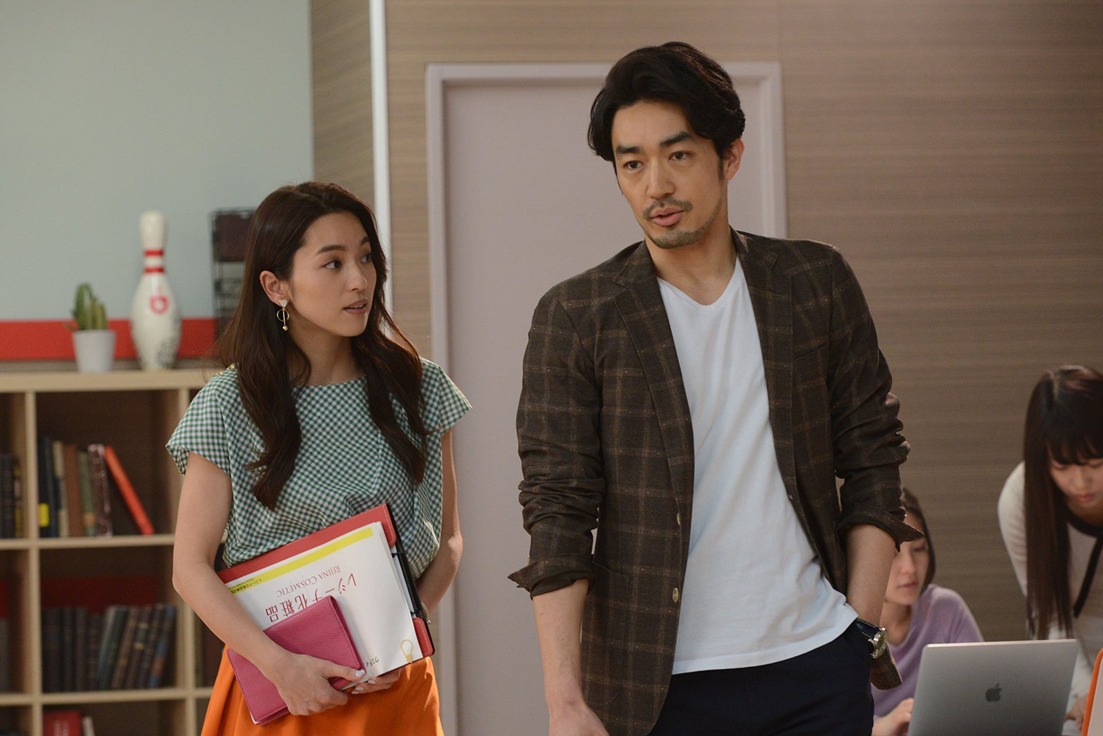 中村アン、大谷亮平／「ラブリラン」第6話より（C）読売テレビ