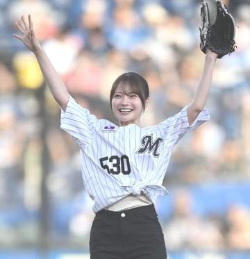「プレートからノーバンすごい」ZOZOマリン降臨の28歳人気美女、圧巻投球に騒然「足の筋肉が美しすぎる」