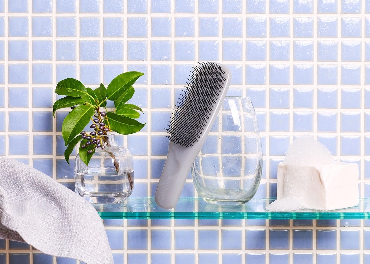 バスタイムの新習慣で、頭皮から美髪へ。KOBAKO、インバス特化のヘアブラシが誕生！