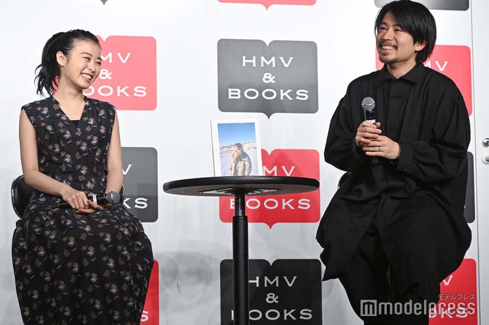 森七菜、山田智和氏(C)モデルプレス