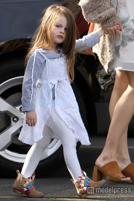 まるでメイクしているかのようなハッキリした顔立ちのマーロウちゃん。FameFlynet Pictures/Zeta Image