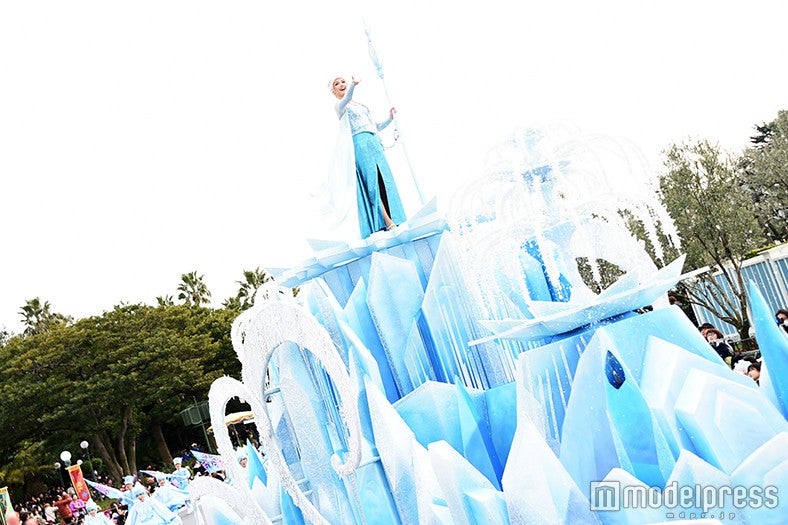 エルサのフロート／「フローズンファンタジーパレード」（C）モデルプレス