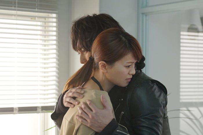 榮倉奈々、平岡祐太「東京タラレバ娘」第5話より(C)日本テレビ