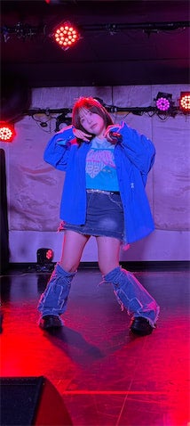 「2ヶ月で－15kg痩せたアイドル」衣装がぶかぶかになったビフォアフ写真に「努力ハンパない」