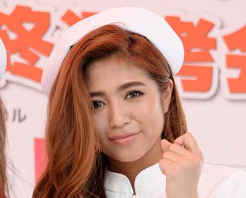 今井華、ナース姿披露に「最初で最後」 イケメンに囲まれ照れ笑い