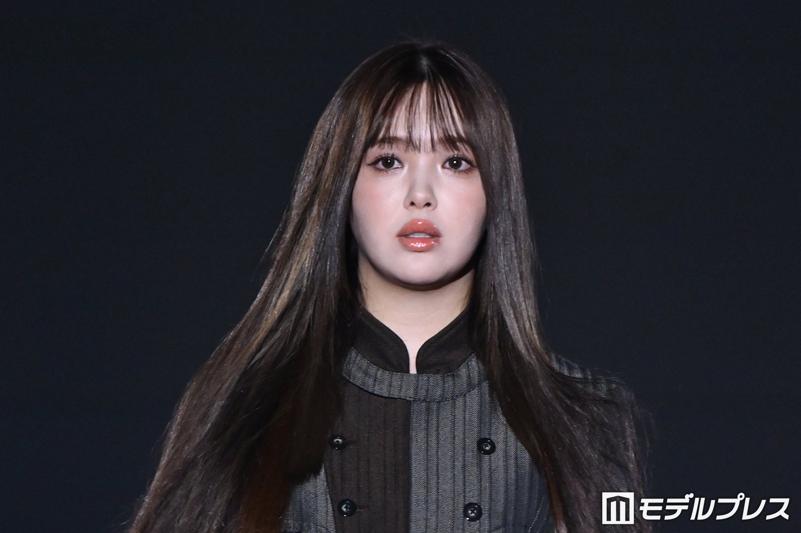 藤田ニコル、第1子出産後初イベント ロングヘア靡かせ堂々ランウェイ【TGC2026A/W】