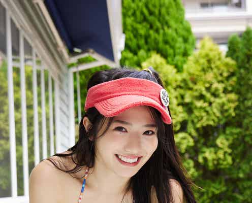 山田かな、色白バスト披露 セクシー衣装で洗車に挑戦