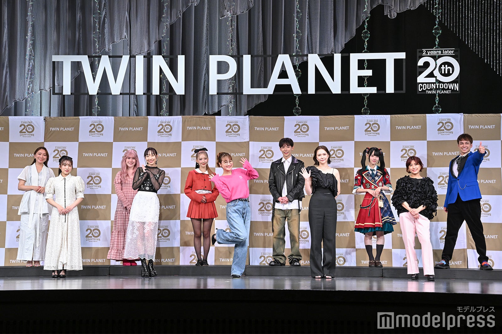 （後列左から）加藤綾菜、おじゃす、ミチ、よしあき、松本ももな、マーティン（前列左から）矢吹奈子、須田亜香里、鈴木奈々、才福亜莉咲さん、村重杏奈、IMALU（C）モデルプレス