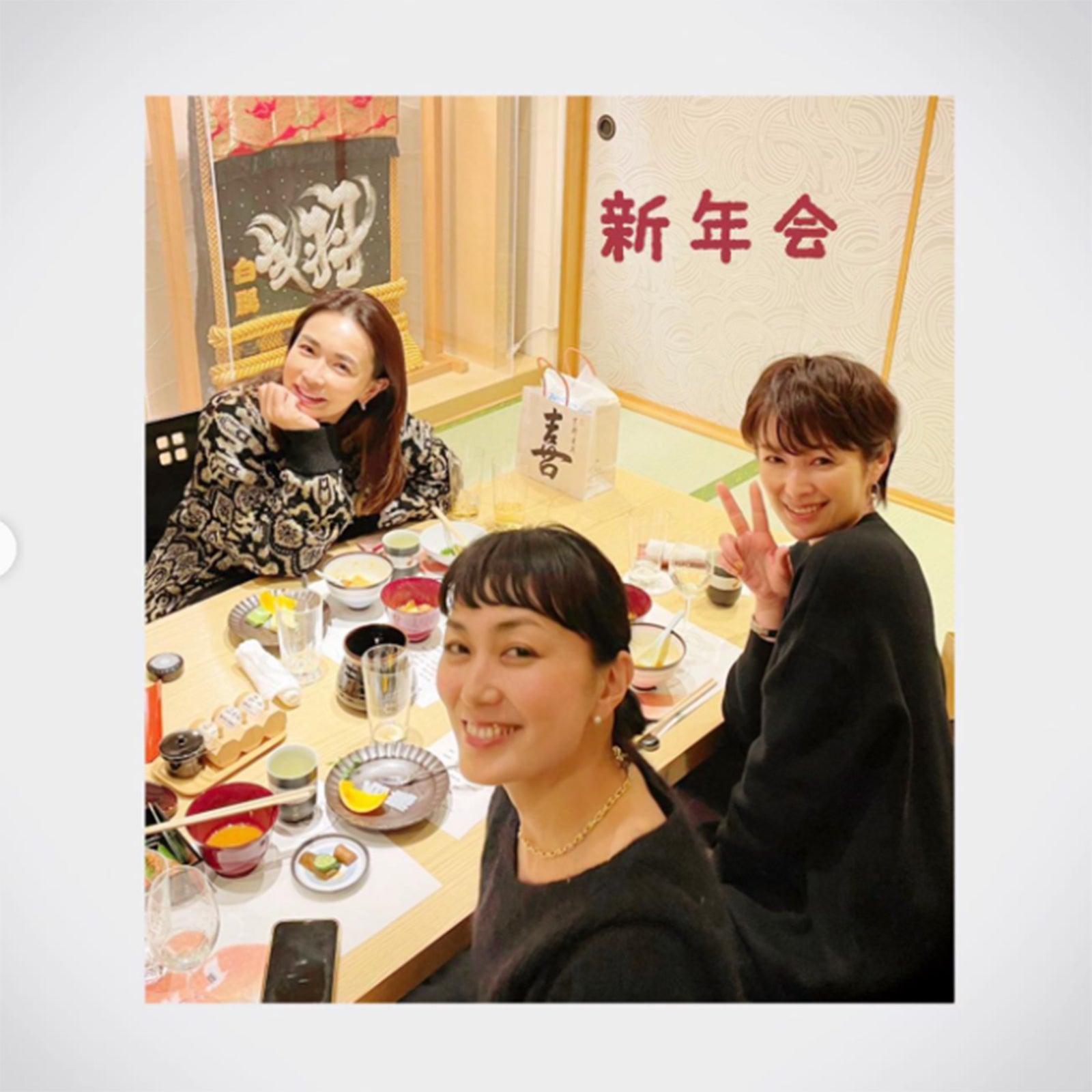 吉瀬美智子・板谷由夏・長谷川京子、豪華すぎる新年会に「素敵」「美しいママ会」と話題