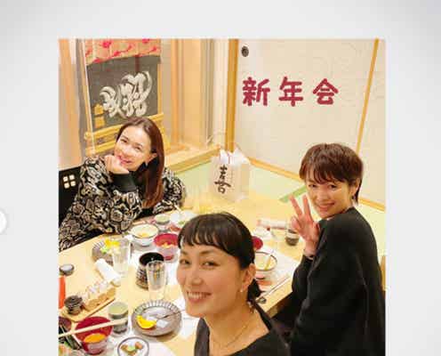 吉瀬美智子・板谷由夏・長谷川京子、豪華すぎる新年会に「素敵」「美しいママ会」と話題