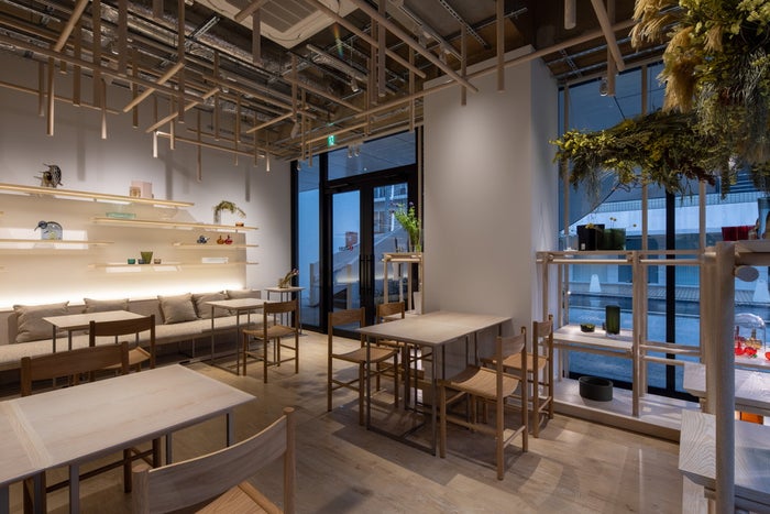 イッタラ表参道 ストア カフェ 世界初のカフェ併設店 シナモンロールやパイなど北欧の味を堪能 女子旅プレス イッタラ表参道 ストア カフェ 世界初のカフェ併設店 シナモンロールやパイなど北欧の味を堪能 女子旅プレス