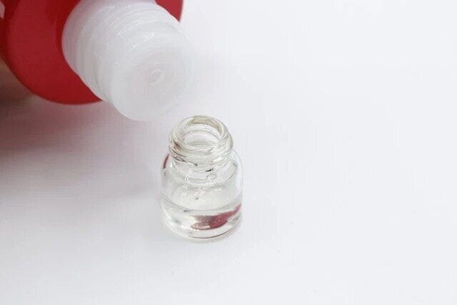 ダイソーのスポイト付ボトル（2mL、3本）2