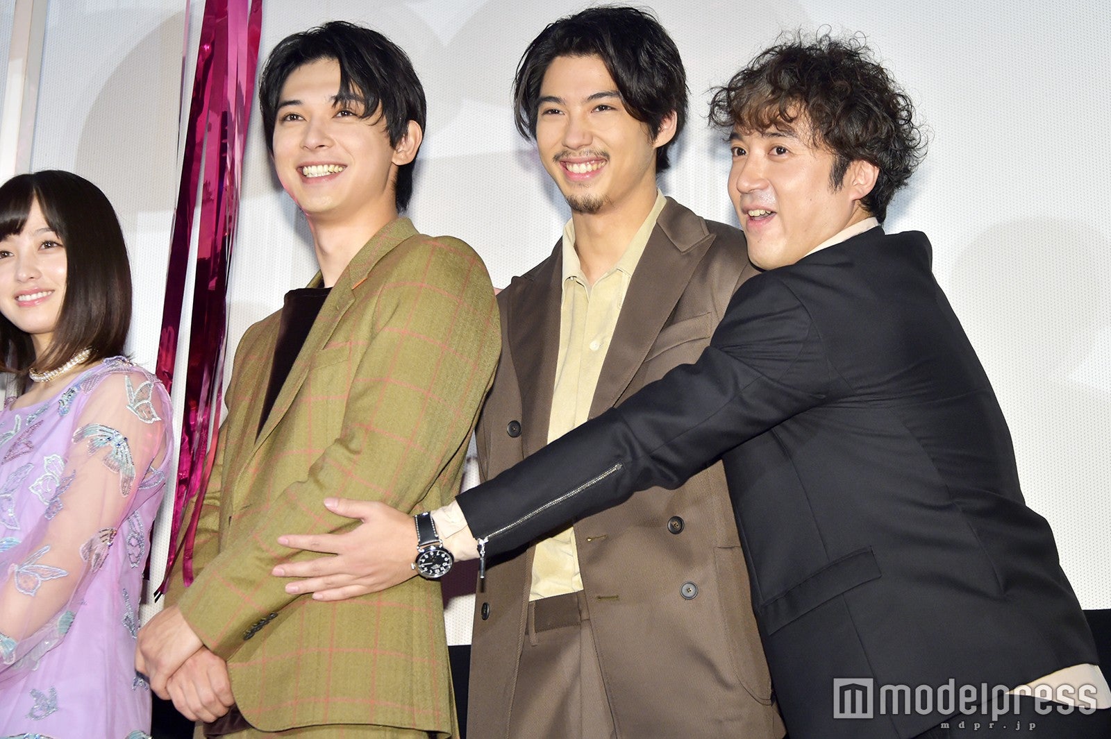 吉沢亮、賀来賢人、ムロツヨシ （C）モデルプレス