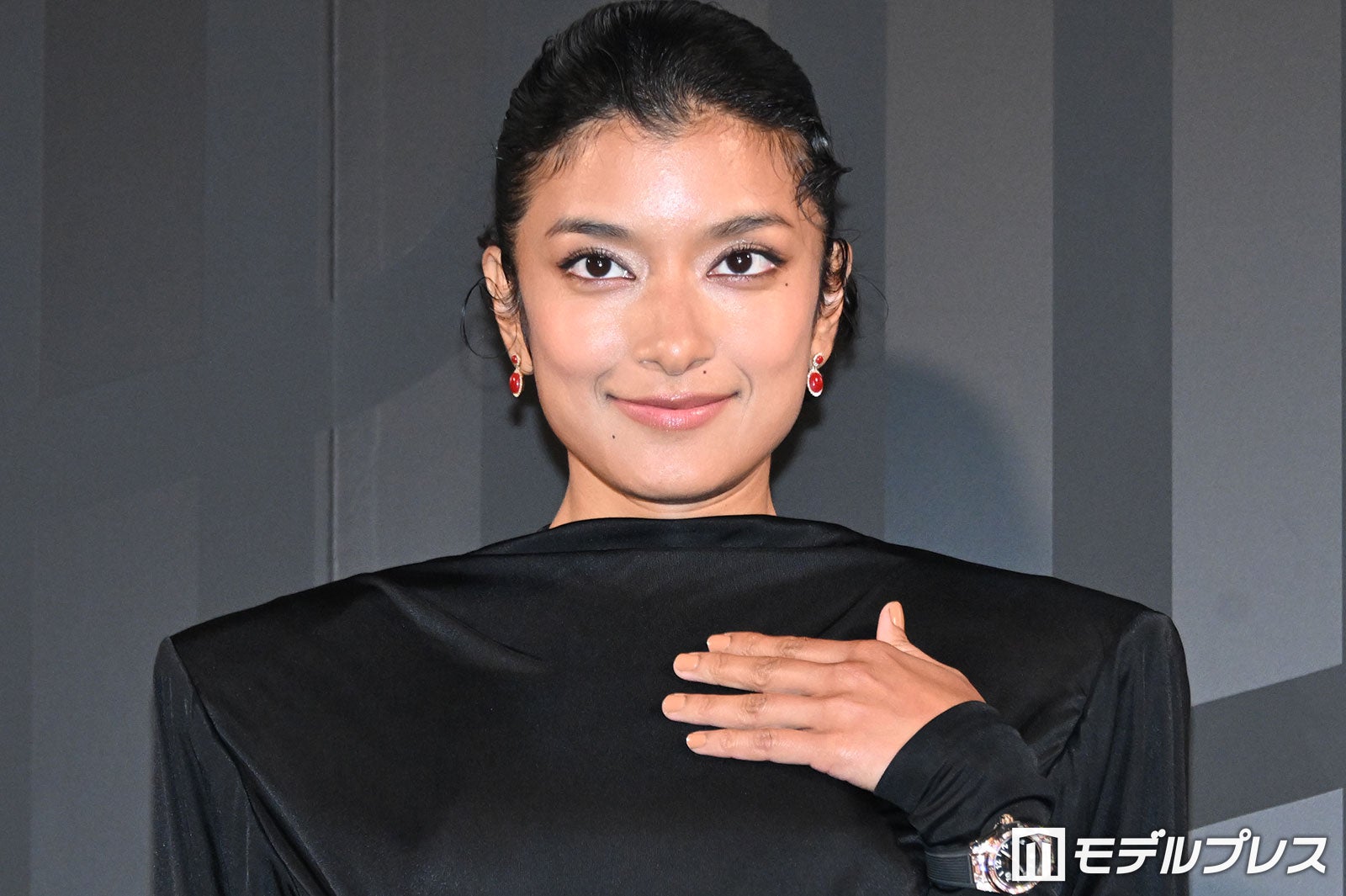 ローラ、480万円超え高級腕時計身につけ銀座に降臨 ユニークドレスから美スタイル披露【HUBLOT NIGHT】