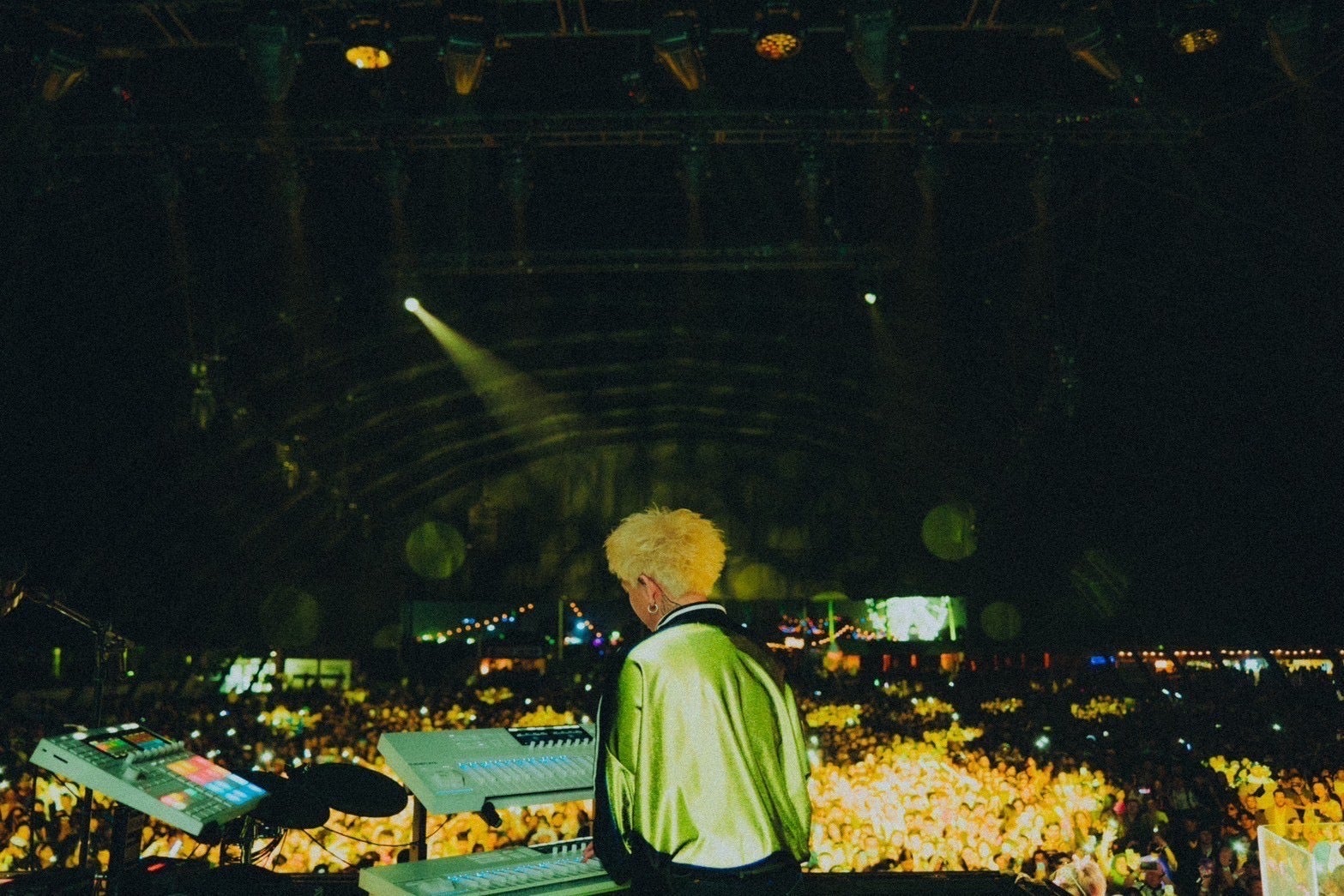 YOASOBI（C）photo by Kato Shumpei