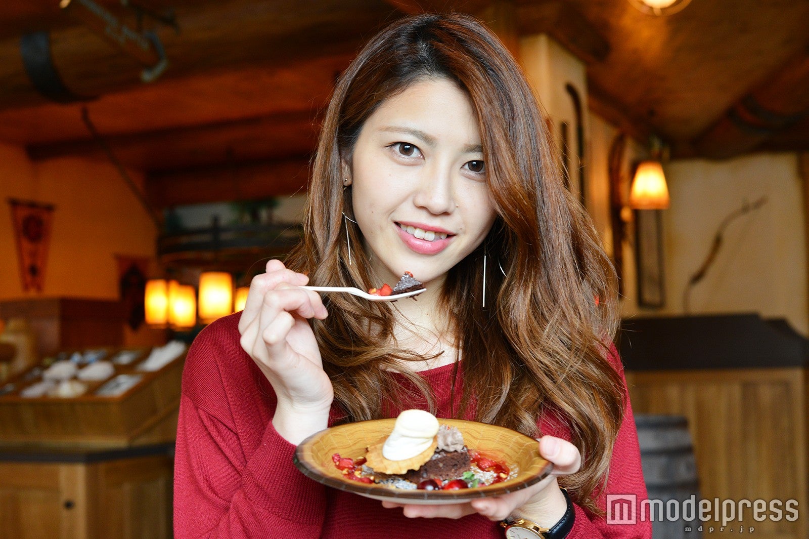 スモア風チョコレートブラウニー（¥400）／モデル：辻川可奈子（C）モデルプレス