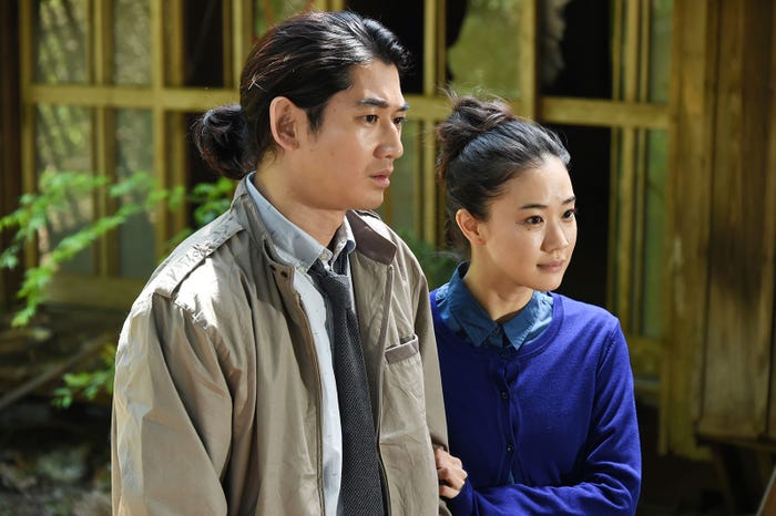 瑛太、蒼井優/「ハロー張りネズミ」第5話より(C)TBS