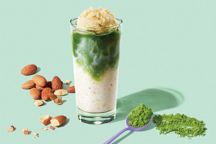 抹茶 & クラッシュ アーモンドミルク ティー ラテのバニラアイスクリームトッピング/画像提供:スターバックス コーヒー ジャパン