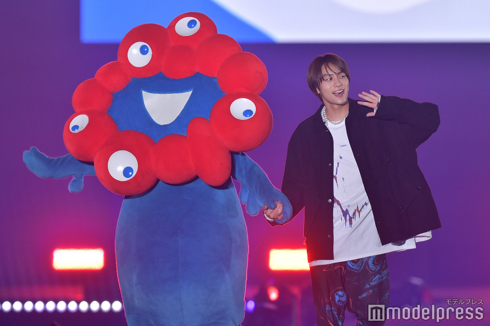 ミャクミャク、山下幸輝（C）モデルプレス