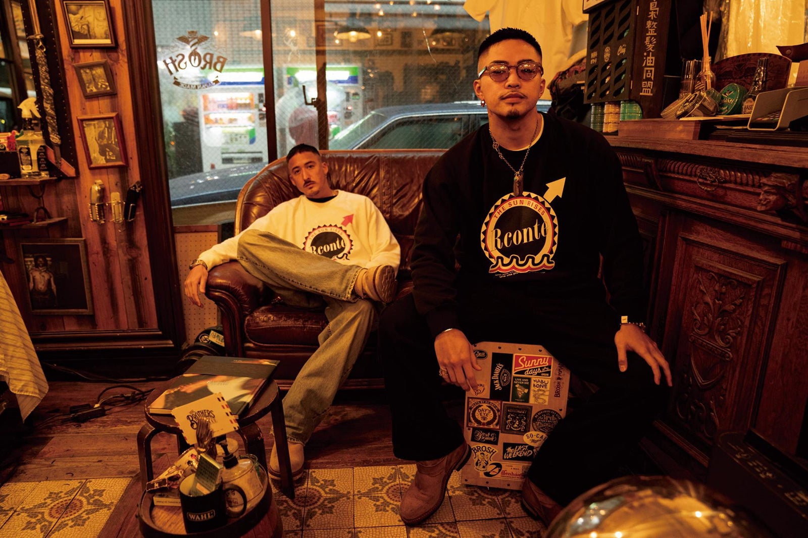 （右）数原龍友（提供写真）