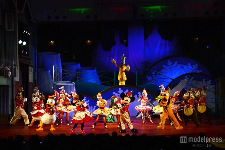 テーブル・イズ・ウェイティング－クリスマスキュイジーヌ／可愛らしいコスチュームが目を引きます