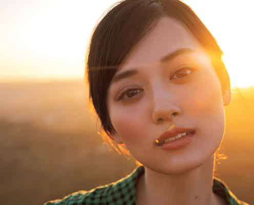 乃木坂46山下美月、美谷間ちらり “最高級にエモい”奇跡の先行カット第8弾解禁<ヒロイン>