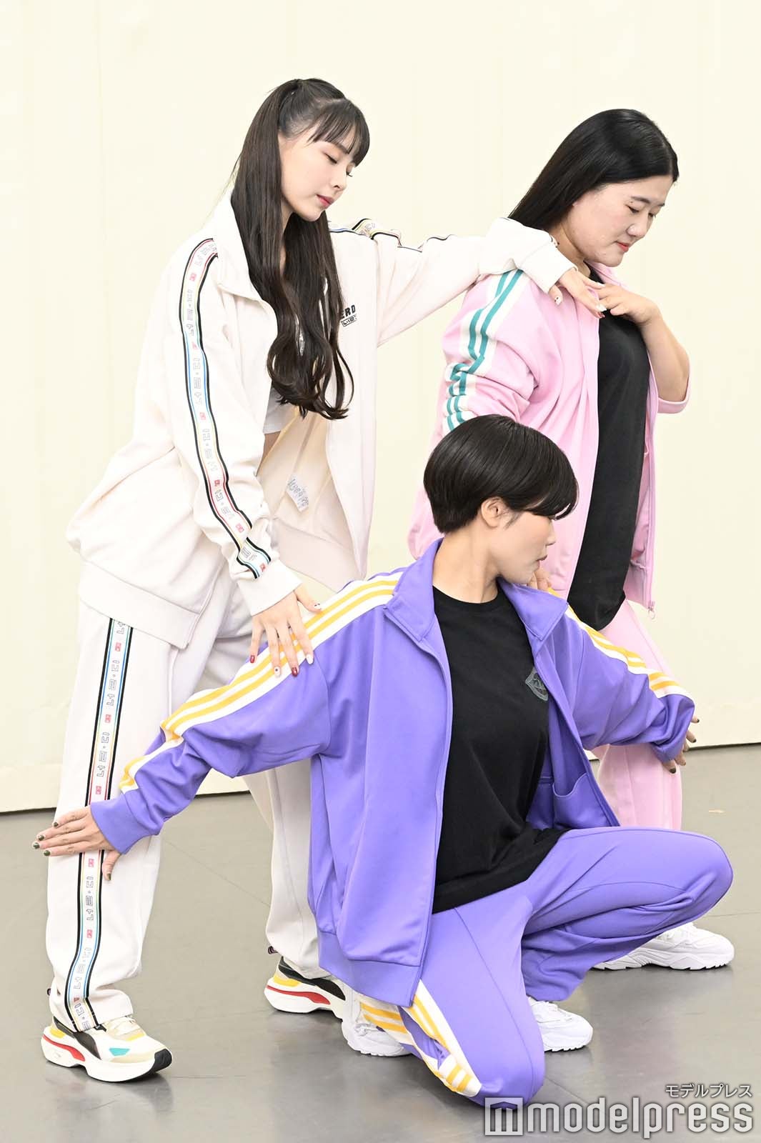 （左から）川口ゆりな、まひる、よしこ（C）モデルプレス