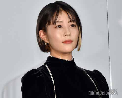 高畑充希、背中ざっくりドレスで登場 紅一点で「ソワソワした」<キャラクター>