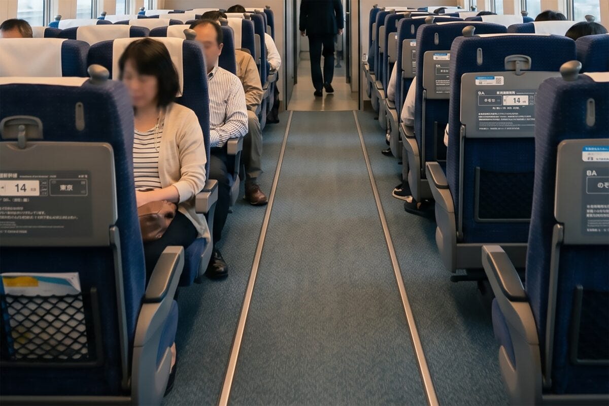 新幹線の通路