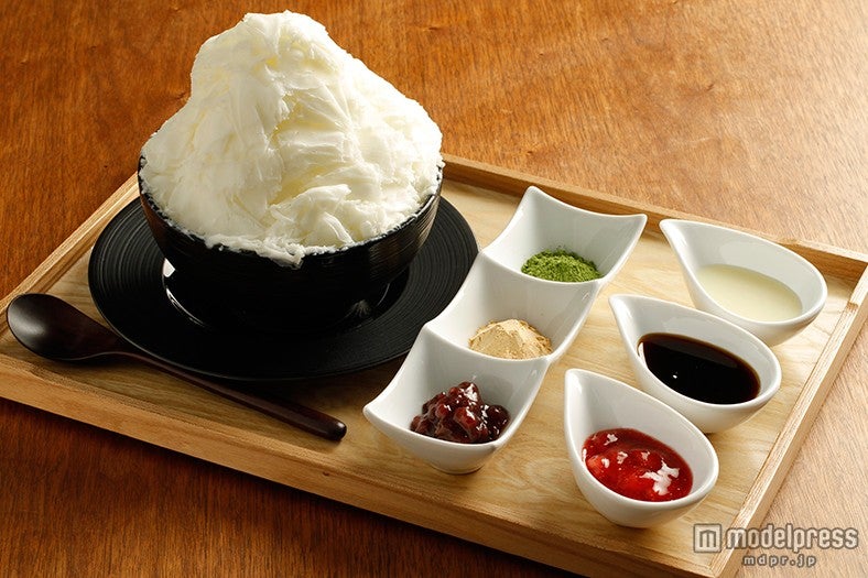 「ガーデンカフェ ウィズ テラスバー」の「クールアイス」※トッピング（苺ソース、黒蜜、練乳、抹茶、黄粉、粒あん）900円（税込）