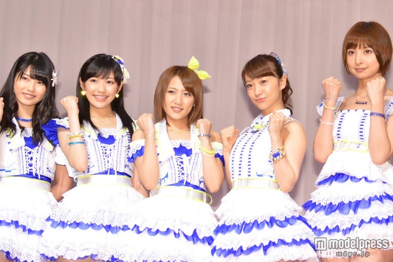 （左から）横山由依、渡辺麻友、高橋みなみ、大島優子、篠田麻里子